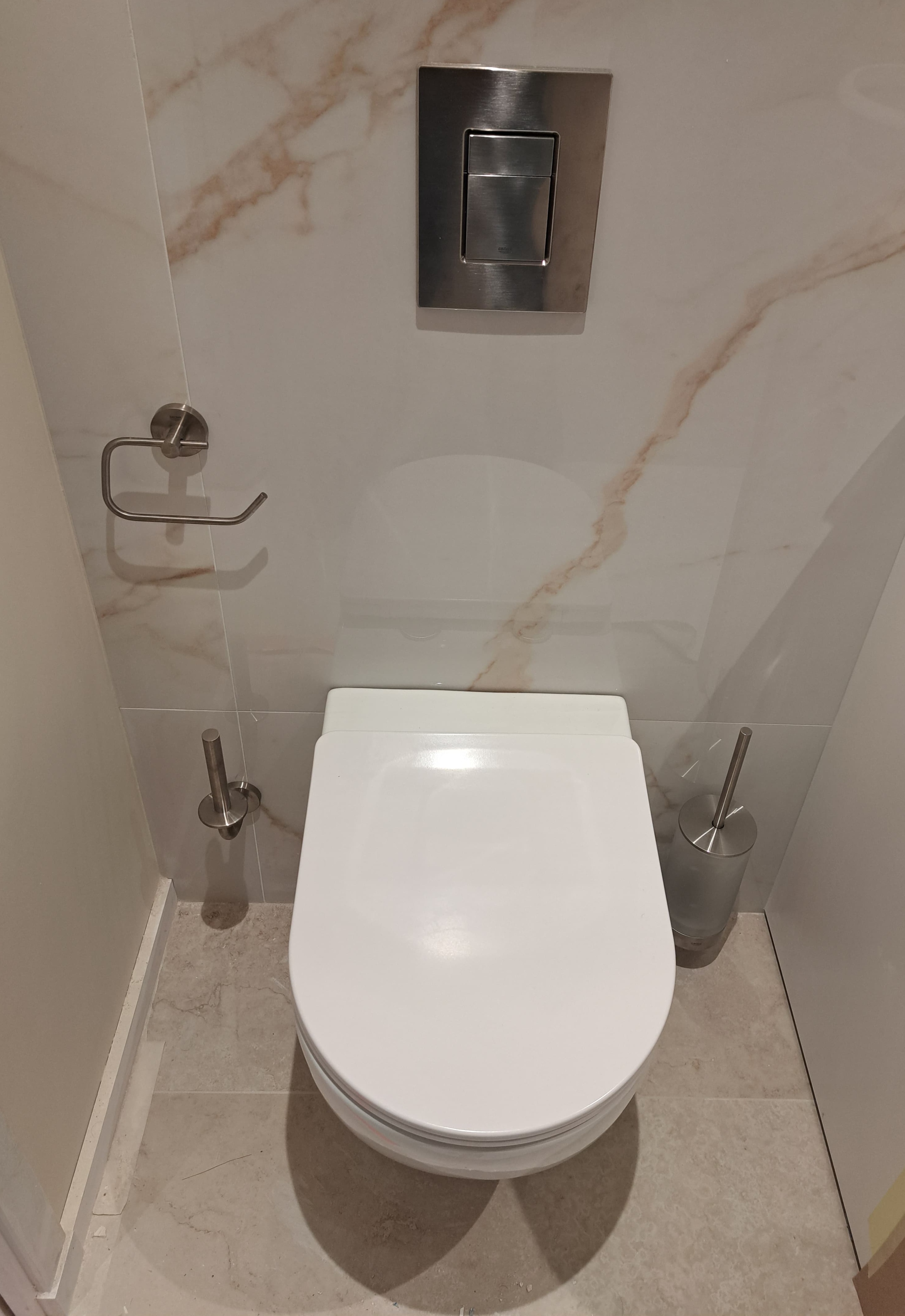 WC suspendu et accessoires Grohe à Vannes